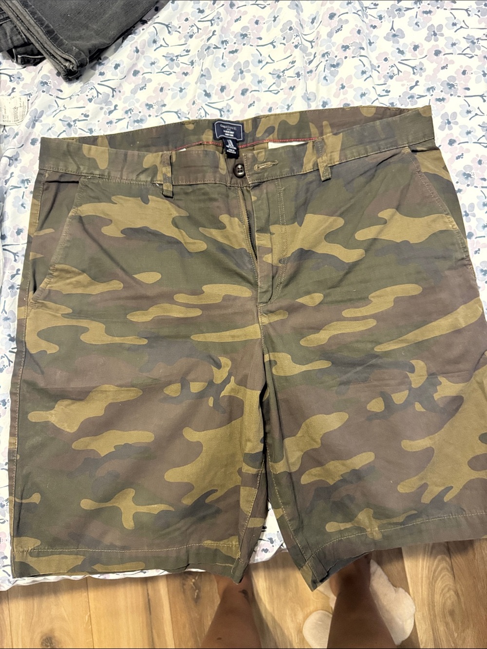 GAP Men's Camo Cargo Shorts - Olive, Dark Green